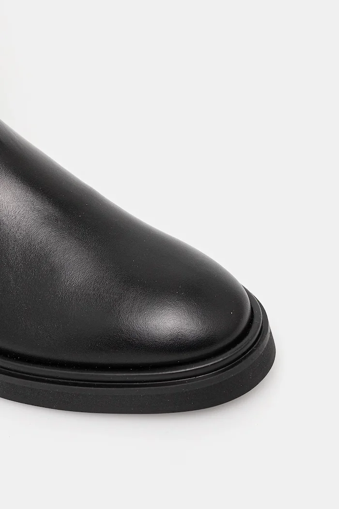 CALVIN KLEIN Кожени ботуши KNEE BOOT W/ METAL LOGO в черно с равна подметка HW0HW02665
