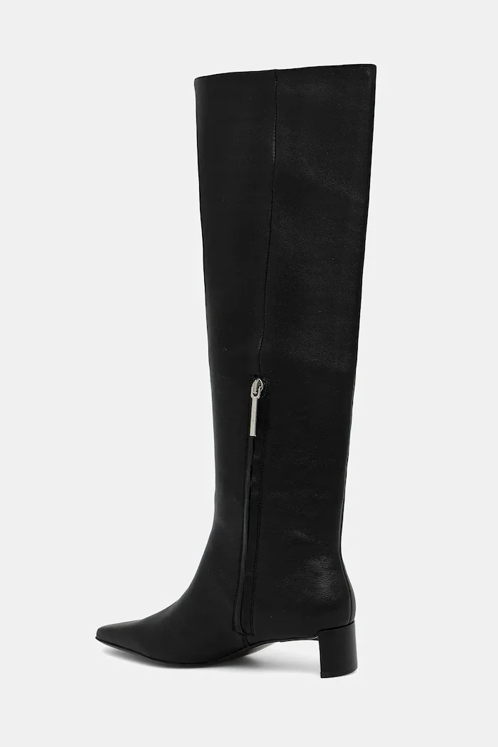 CALVIN KLEIN Кожени ботуши SET BACK KITTEN HEEL KNEE BOOT в черно с дебел ток HW0HW02587
