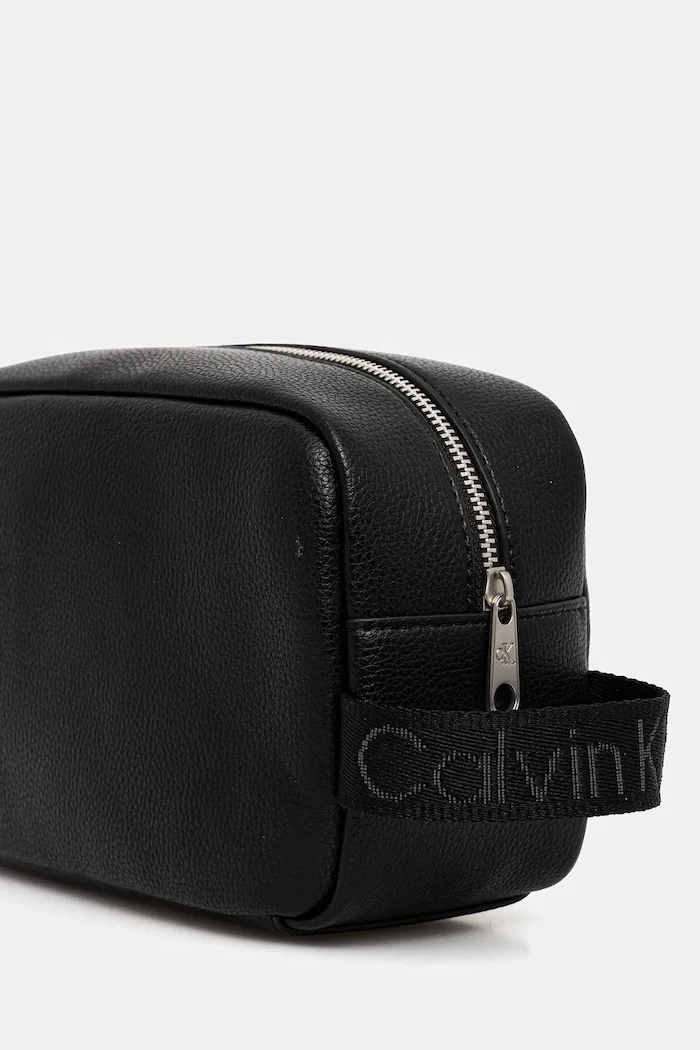 CALVIN KLEIN Козметична чанта в черно LV04D1090G