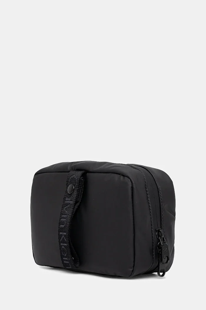CALVIN KLEIN Козметична чанта в черно LV04D1152G