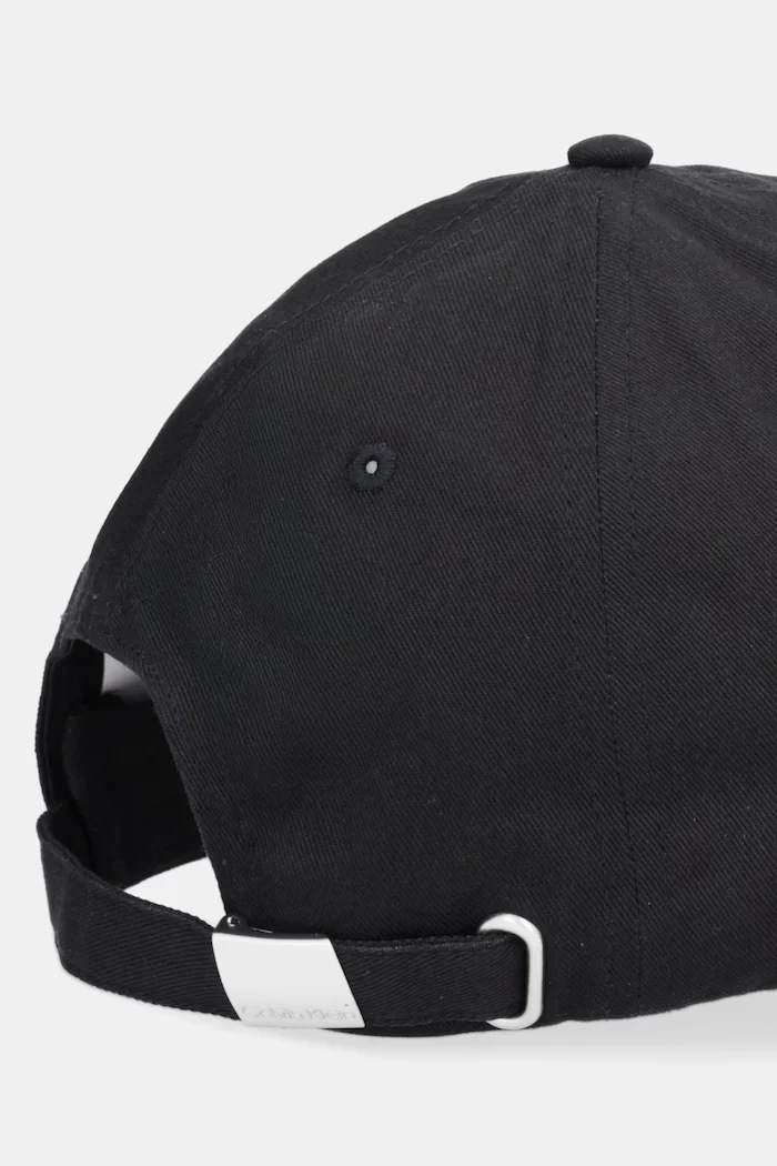 CALVIN KLEIN Памучна шапка с козирка в черно LV04D5077G