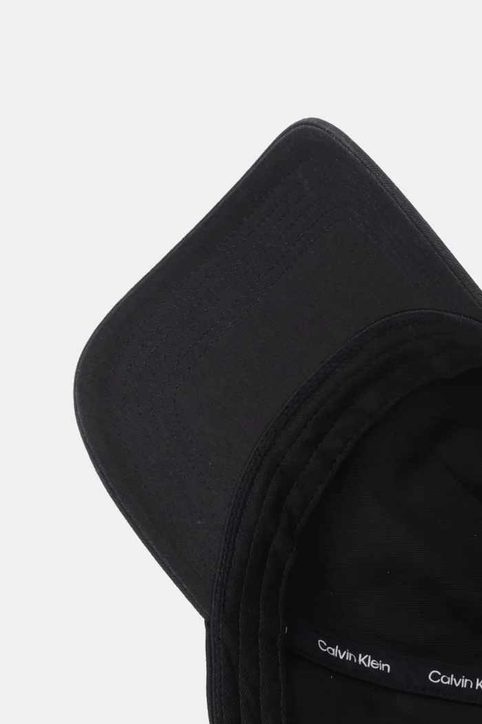 CALVIN KLEIN Памучна шапка с козирка в черно LV04D5077G