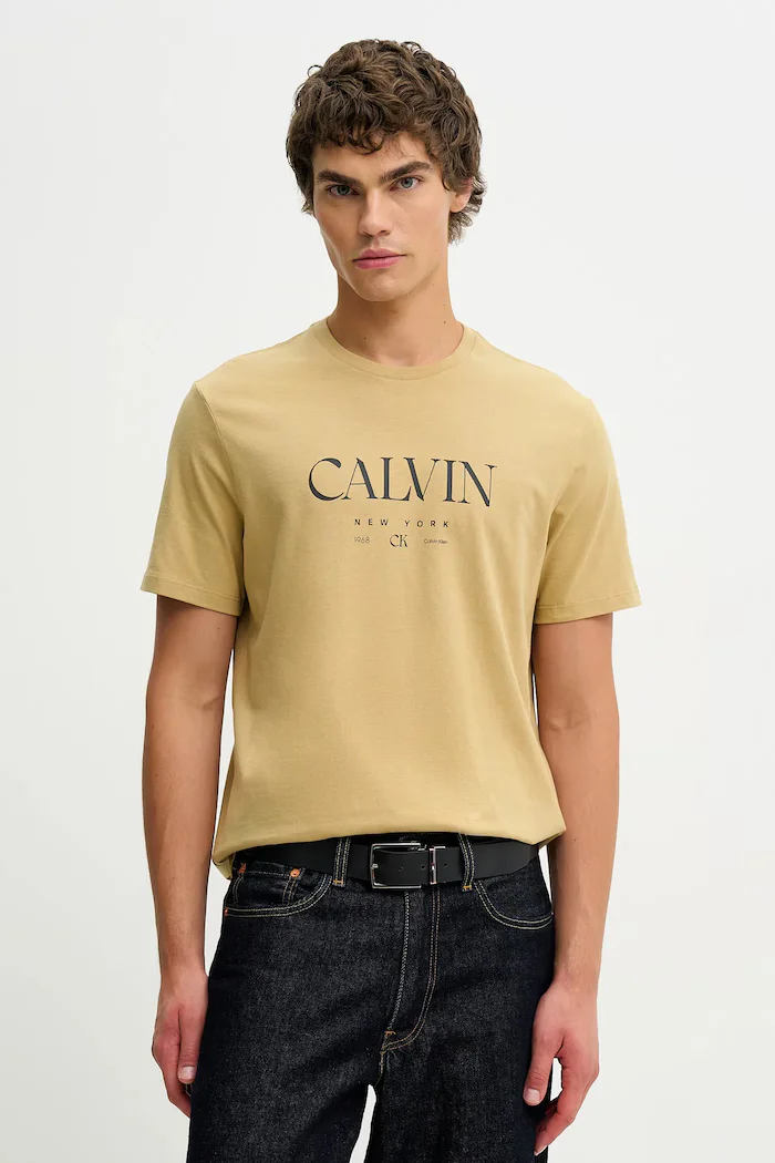 CALVIN KLEIN Памучна тениска в бежово с принт LV04RE807G