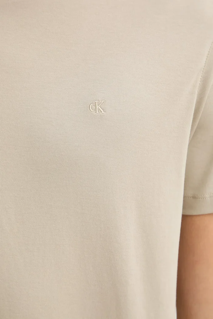 CALVIN KLEIN Памучна тениска в бяло с изчистен дизайн LV04LB275G