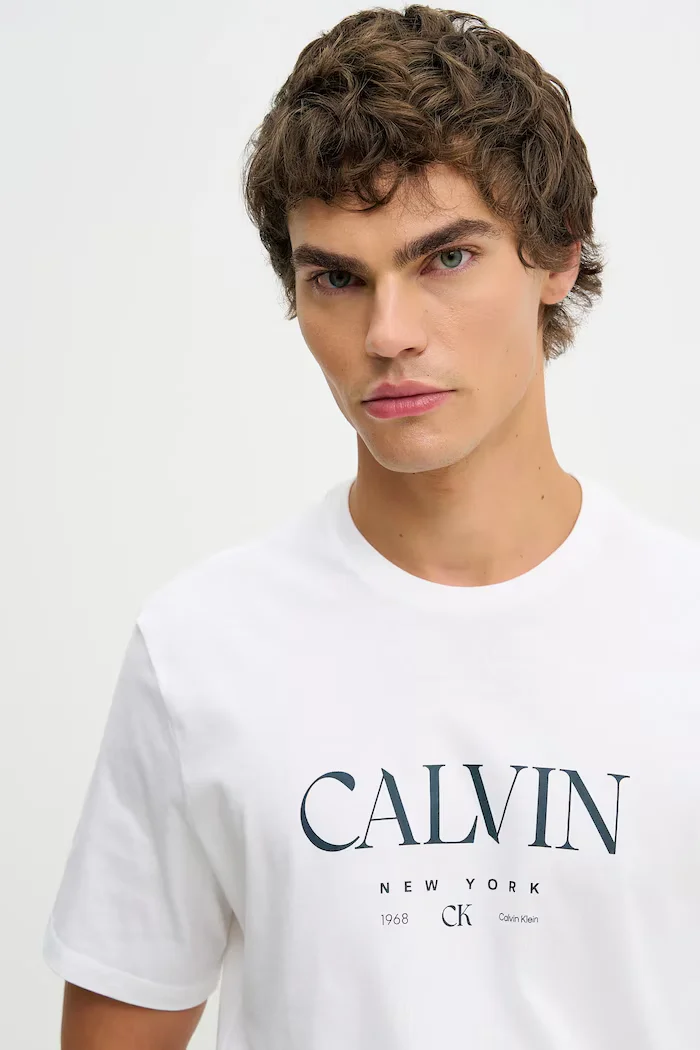 CALVIN KLEIN Памучна тениска в бяло с принт LV04RE807G