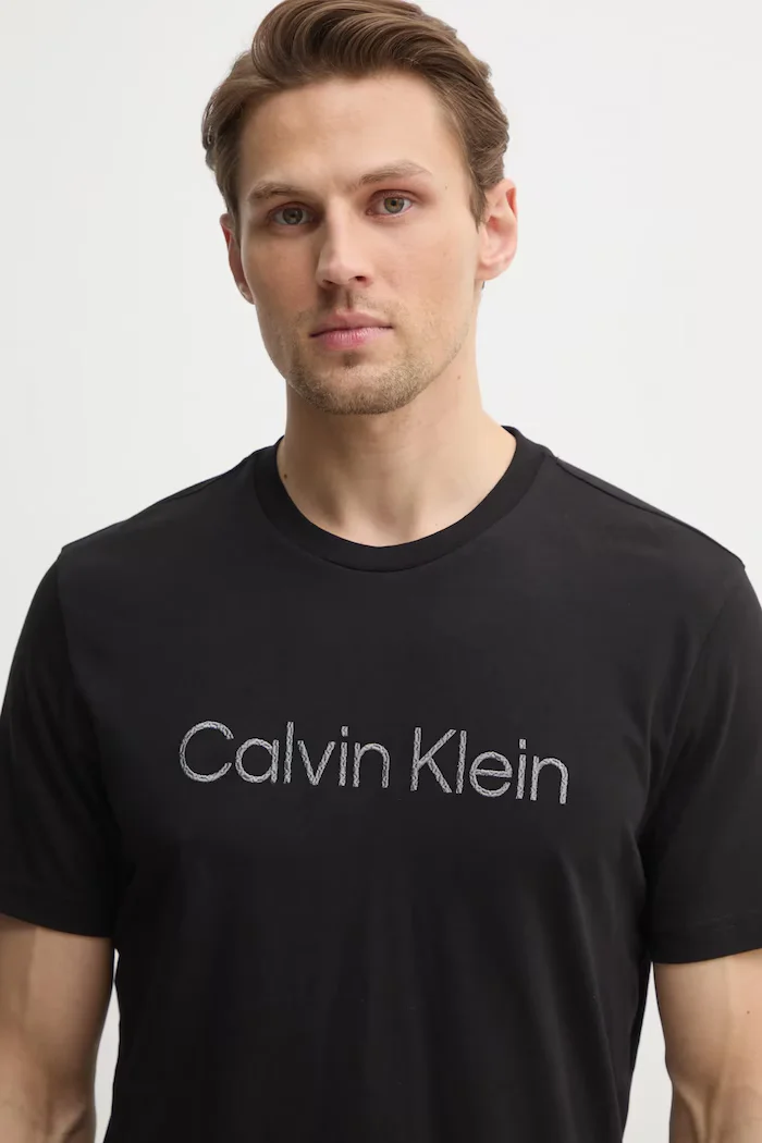 CALVIN KLEIN Памучна тениска в черно с принт K10K114169