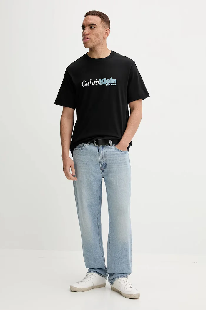 CALVIN KLEIN Памучна тениска в черно с принт LV04RD822G