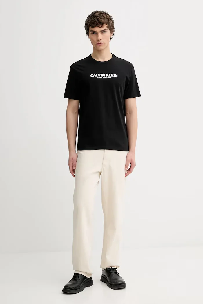 CALVIN KLEIN Памучна тениска в черно с принт LV04RE820G