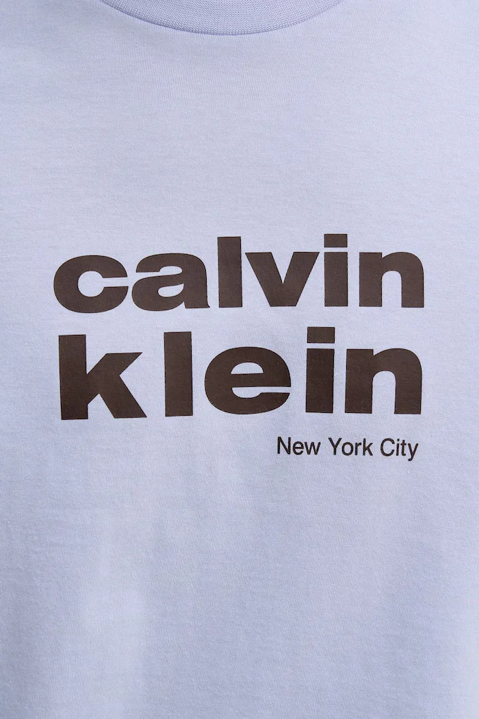 CALVIN KLEIN Памучна тениска в синьо с принт LV04RE821G