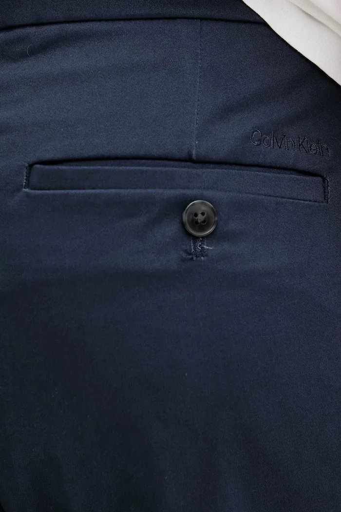 CALVIN KLEIN панталон чино мъжки от памук с еластан тъмносин със стандартна талия LV04LD613G