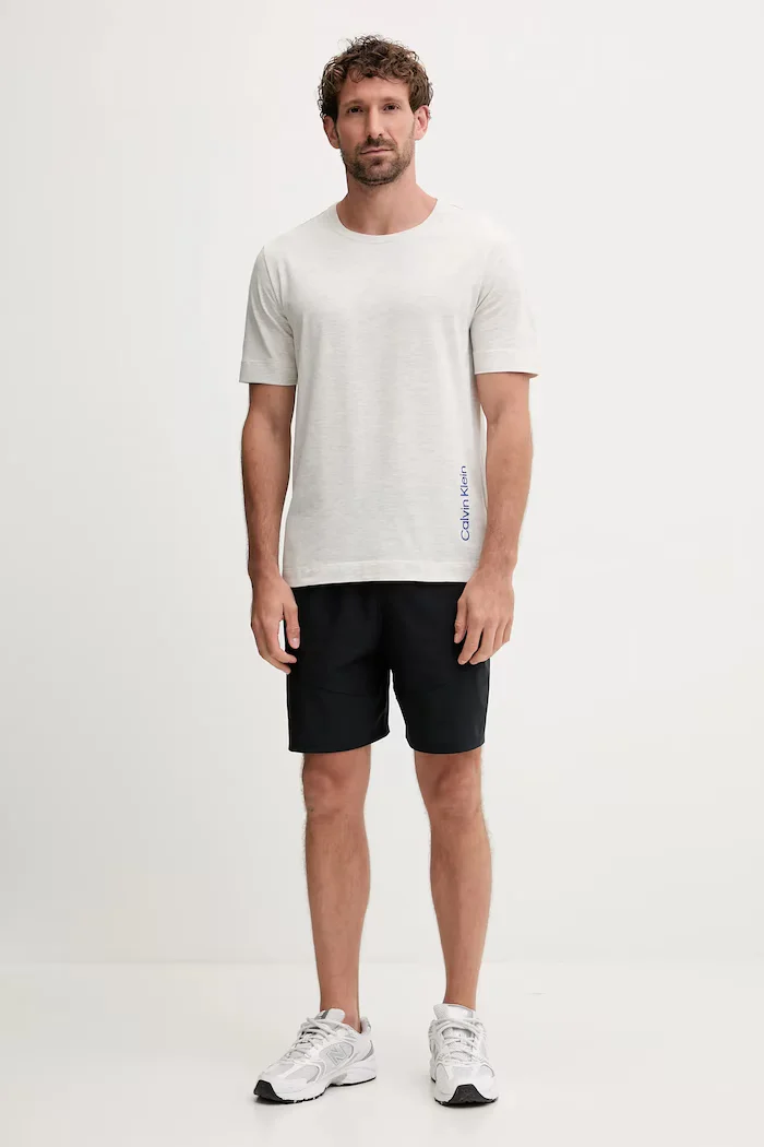 Calvin Klein Performance Тениска в сиво с принт LVGMF5K106