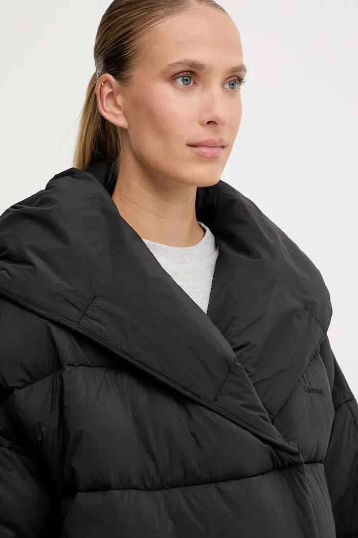 Calvin Klein Performance Яке в черно зимен модел LVGWF5O514