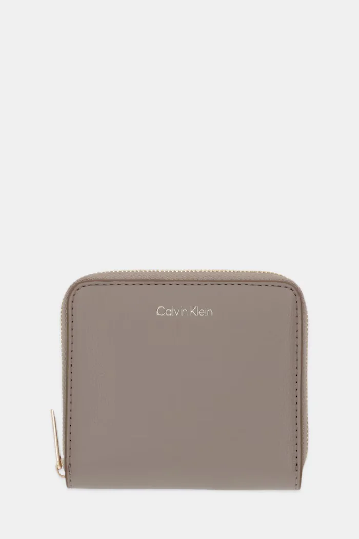 CALVIN KLEIN портфейл дамски от имитация на кожа бежов LV04F1120G