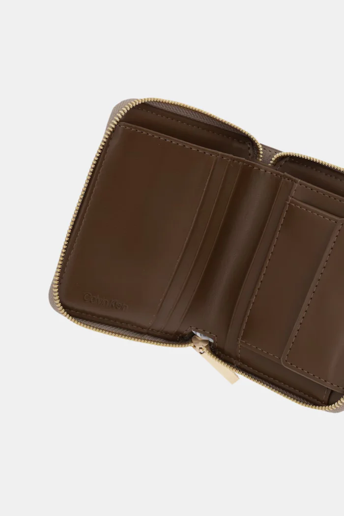 CALVIN KLEIN портфейл дамски от имитация на кожа бежов LV04F1120G