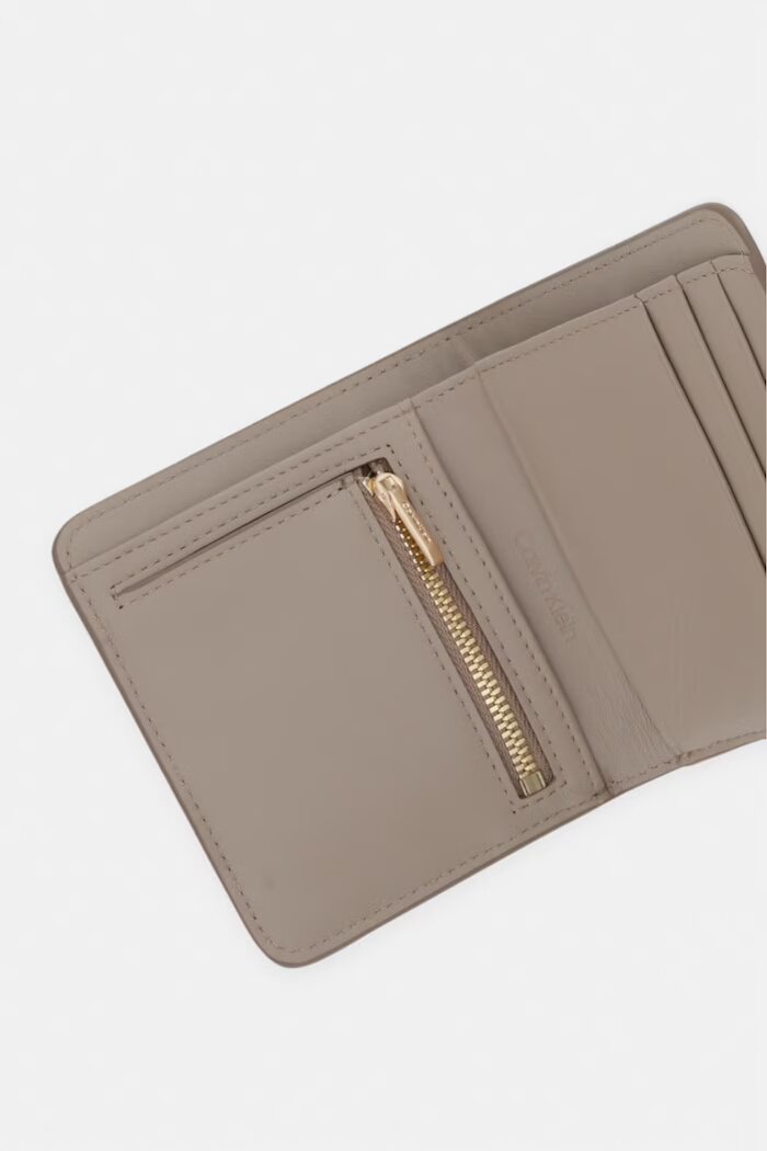 CALVIN KLEIN портфейл дамски от кожа бежов LV04F1109G