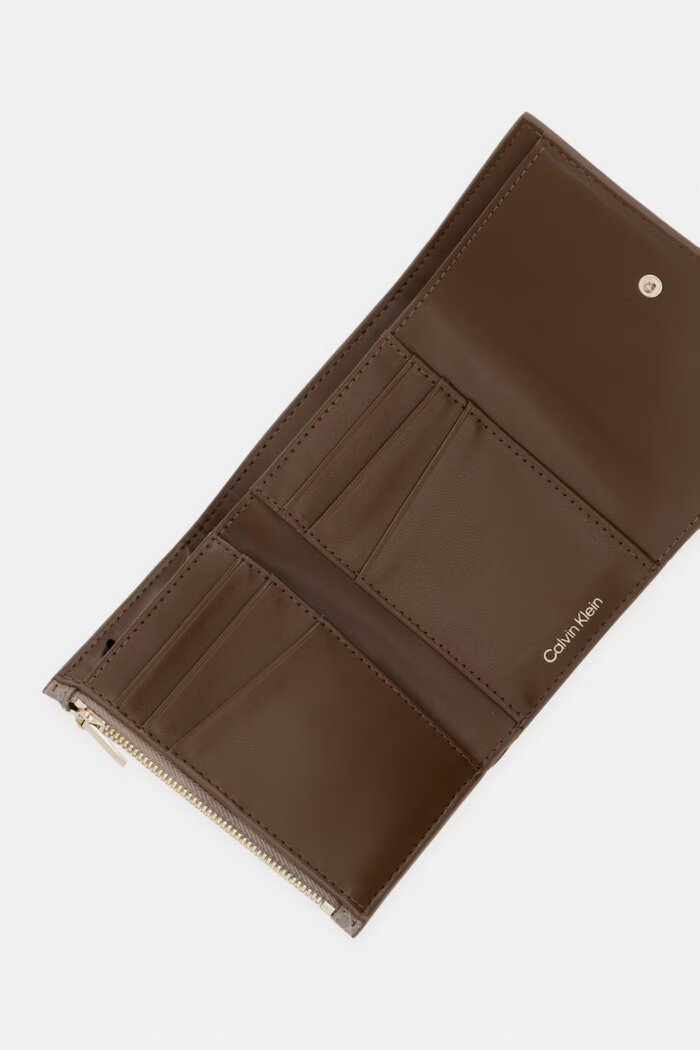 CALVIN KLEIN портфейл RFID дамски бежов LV04F1118G