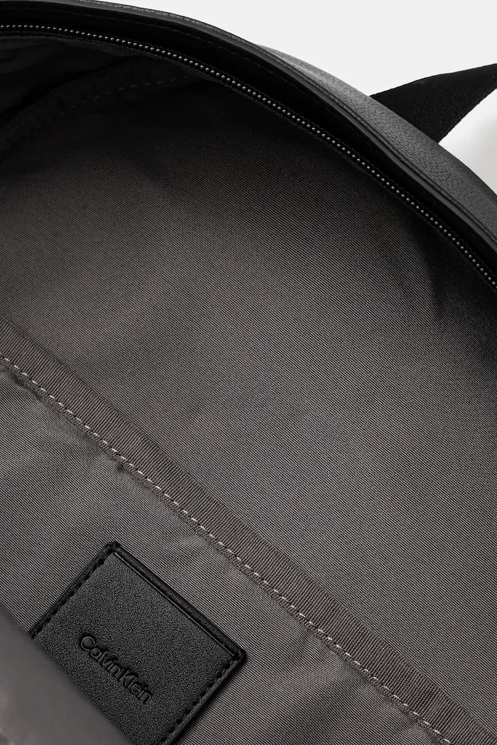 CALVIN KLEIN Раница в черно голям размер с изчистен дизайн LV04D3155G