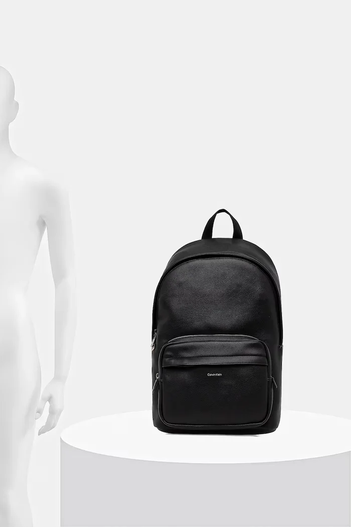 CALVIN KLEIN Раница в черно голям размер с изчистен дизайн LV04D3155G