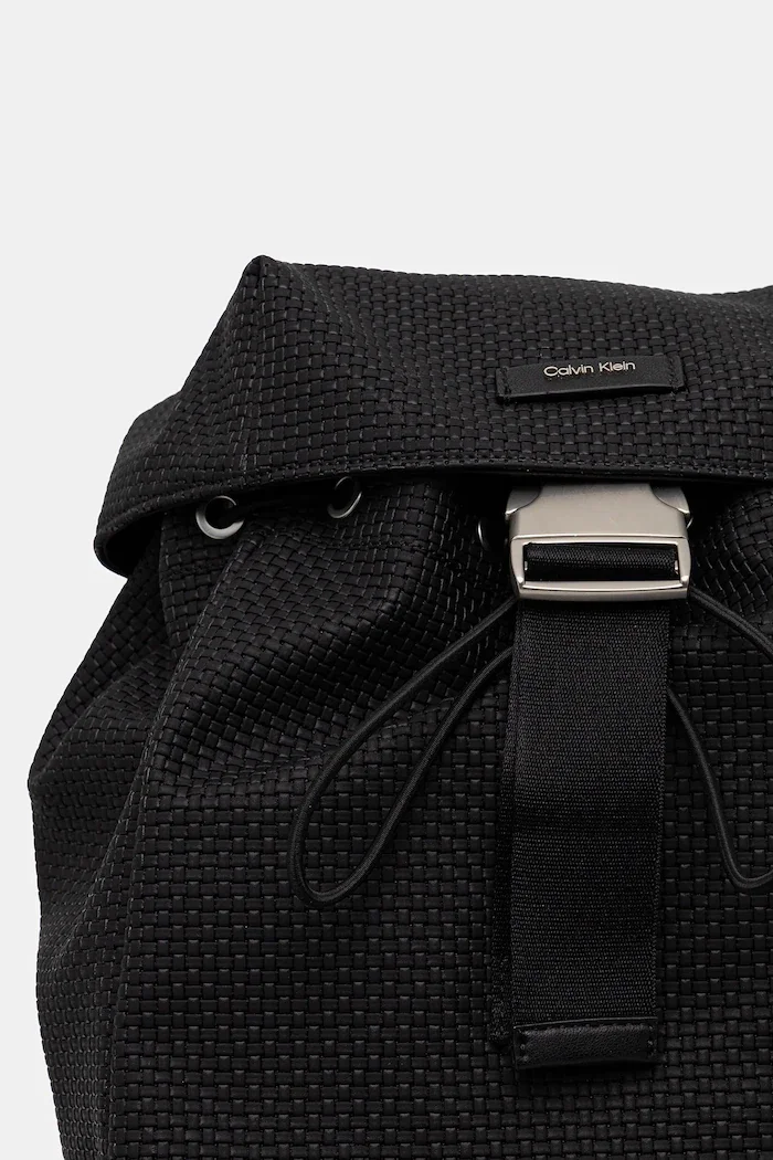 CALVIN KLEIN Раница в черно голям размер с изчистен дизайн LV04D3276G