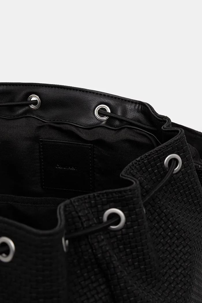 CALVIN KLEIN Раница в черно голям размер с изчистен дизайн LV04D3276G