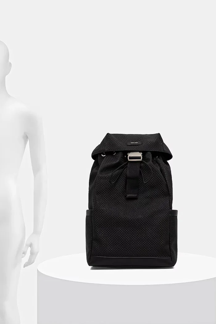CALVIN KLEIN Раница в черно голям размер с изчистен дизайн LV04D3276G
