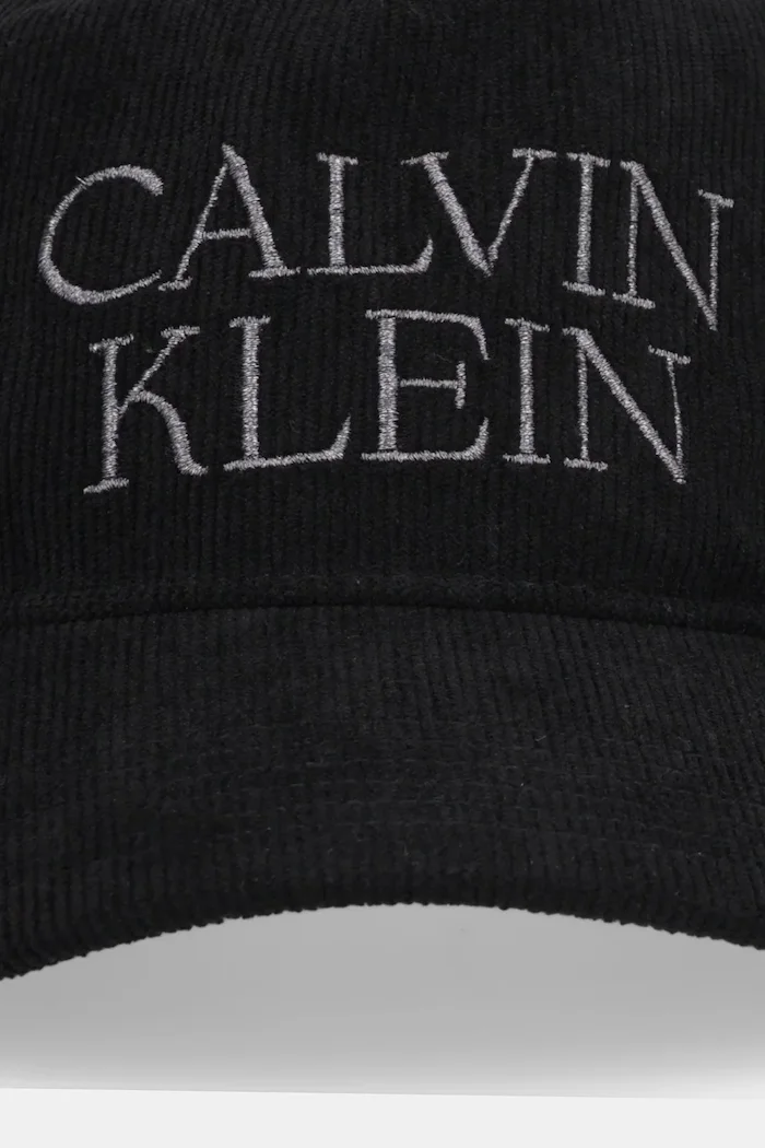 CALVIN KLEIN Шапка с козирка в черно LV04D5064G