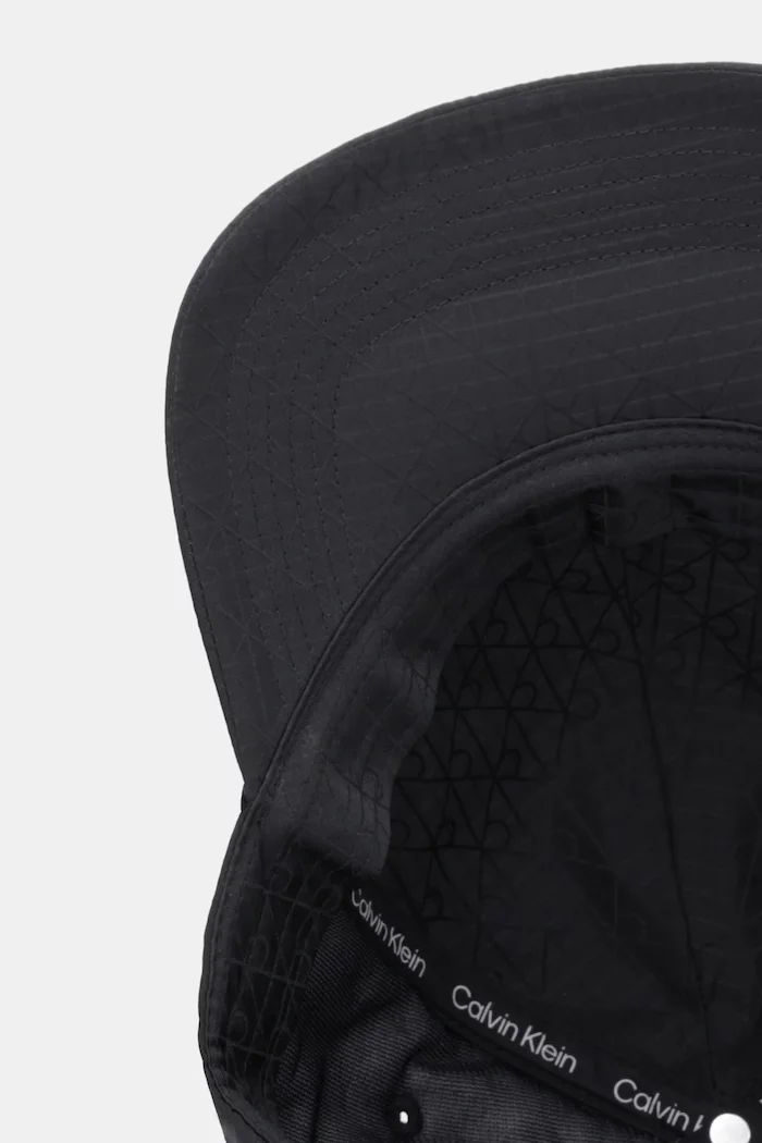 CALVIN KLEIN Шапка с козирка в черно LV04D5067G