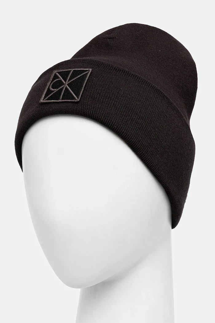 CALVIN KLEIN Шапка в черно LV04D8052G