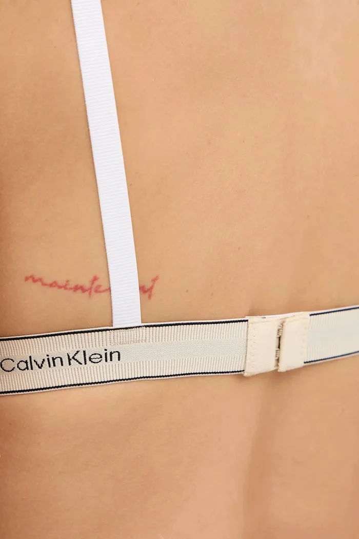 Calvin Klein Underwear Сутиен в бяло с изчистен дизайн LV00QF8369