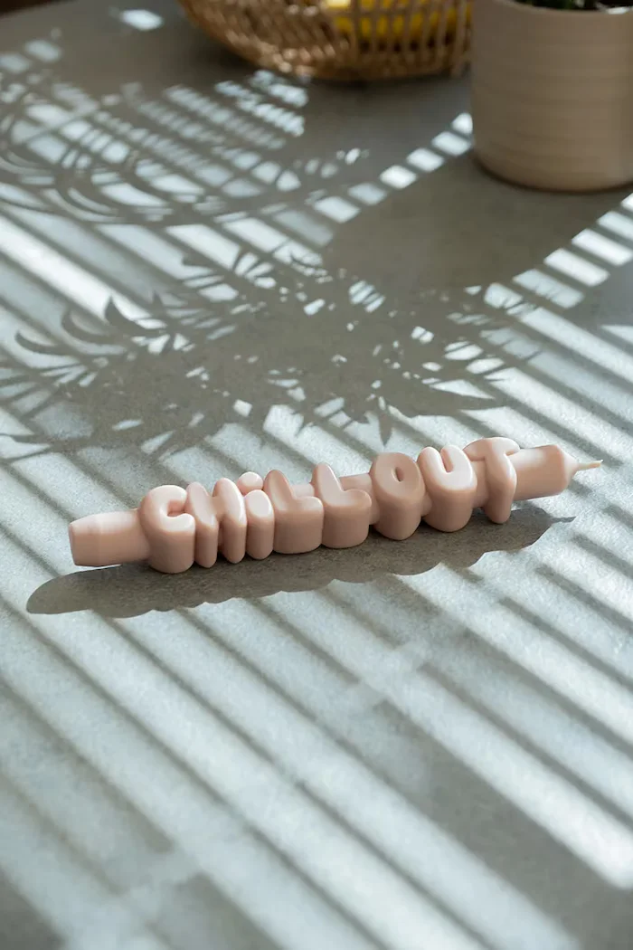 CandleHand Декоративна свещ Chill Out 23 cm в оранжево