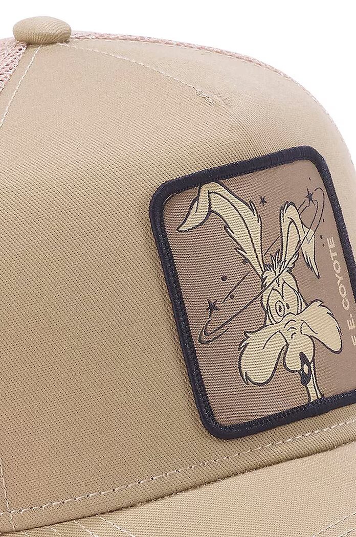 Capslab Шапка x Looney Tunes в бежово с апликация CL/LOO8/1/CT/BUG2