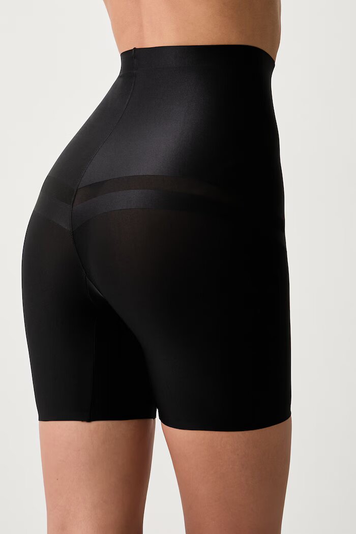Chantelle оформящ къс панталон дамски Brilliant Shaping черен C1B550