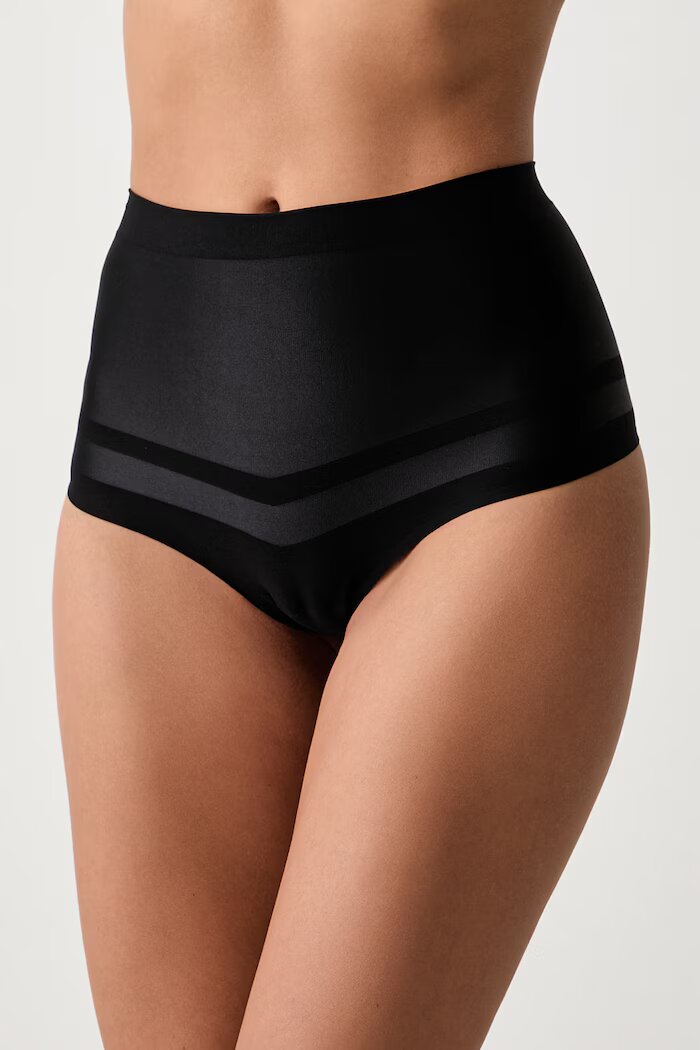 Chantelle оформящи прашки дамски Brilliant Shaping черни C1B590