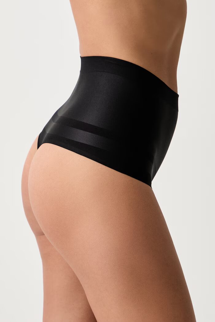Chantelle оформящи прашки дамски Brilliant Shaping черни C1B590