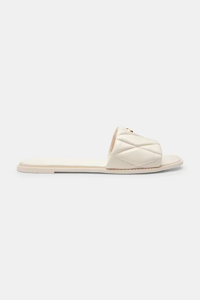 Coach чехли с равна подметка дамски от кожа Holly Quilted Leather Sandal бели CEF42