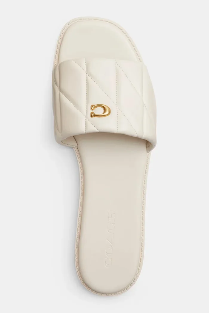 Coach чехли с равна подметка дамски от кожа Holly Quilted Leather Sandal бели CEF42