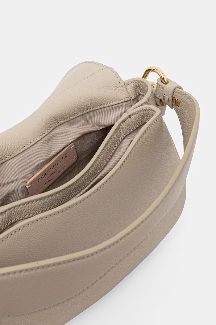 COCCINELLE чанта crossbody дамска от кожа MAVERY бежова E1 U7F 18 02 01