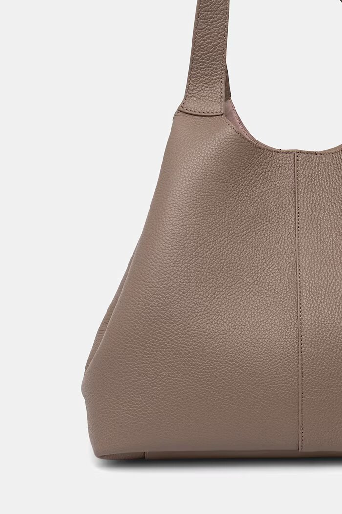 COCCINELLE чанта дамска от кожа кафява E1 SHA 11 01 01
