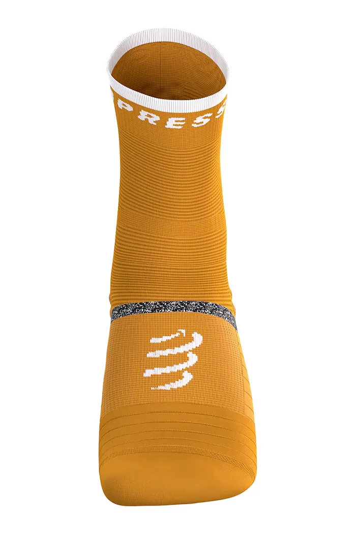 Compressport спортни чорапи Pro Marathon V2.0 жълти SMCU378