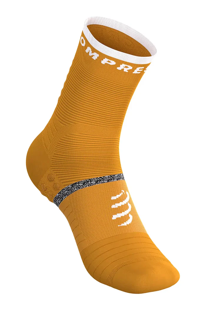 Compressport спортни чорапи Pro Marathon V2.0 жълти SMCU378