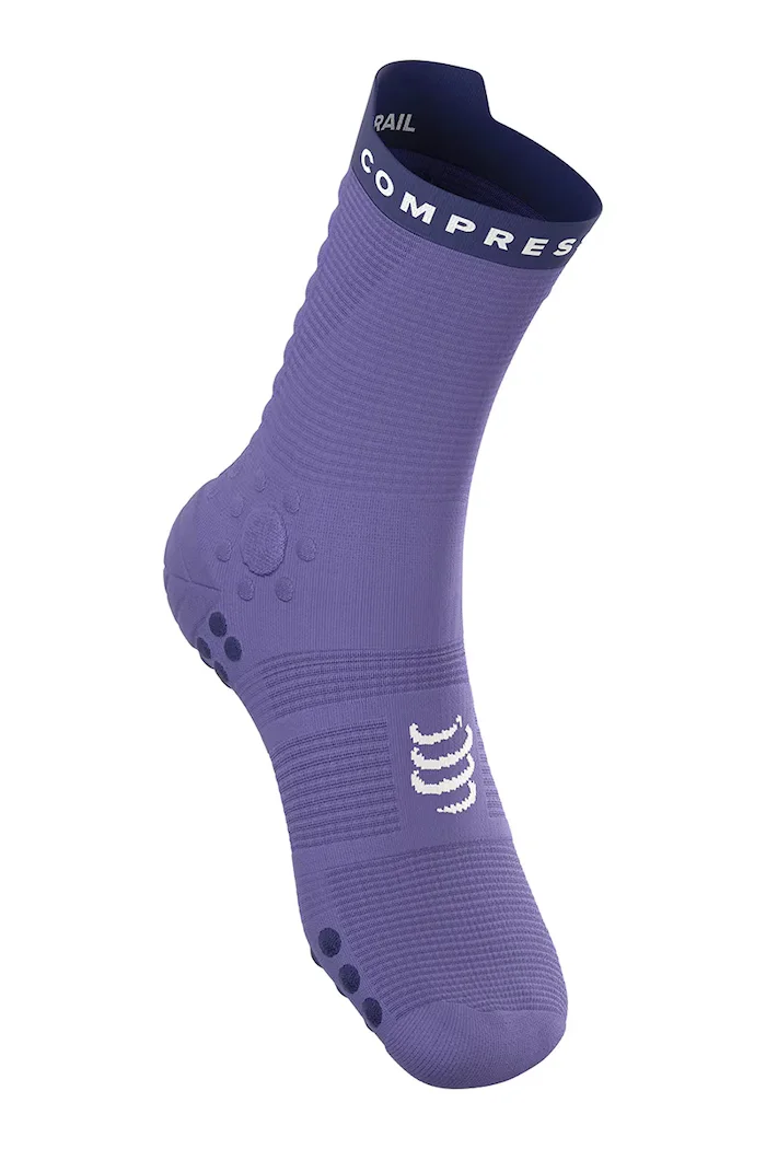 Compressport спортни чорапи Pro Racing v4.0 виолетови XU00048B