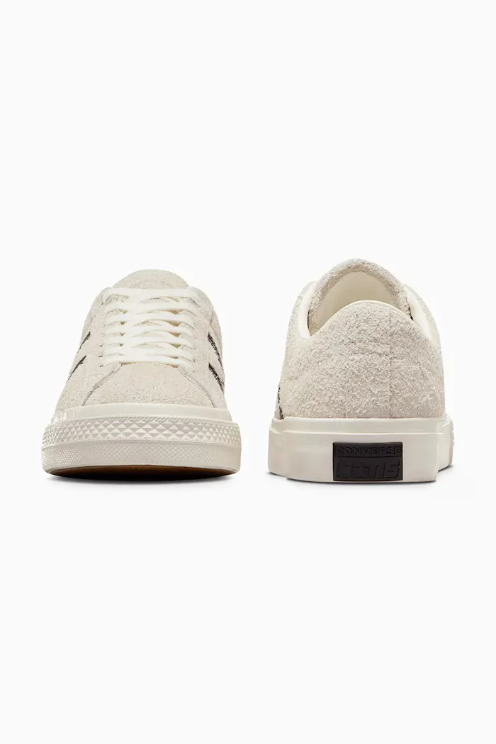 Converse Велурени кецове One Star Academy Pro в бежово A06424C