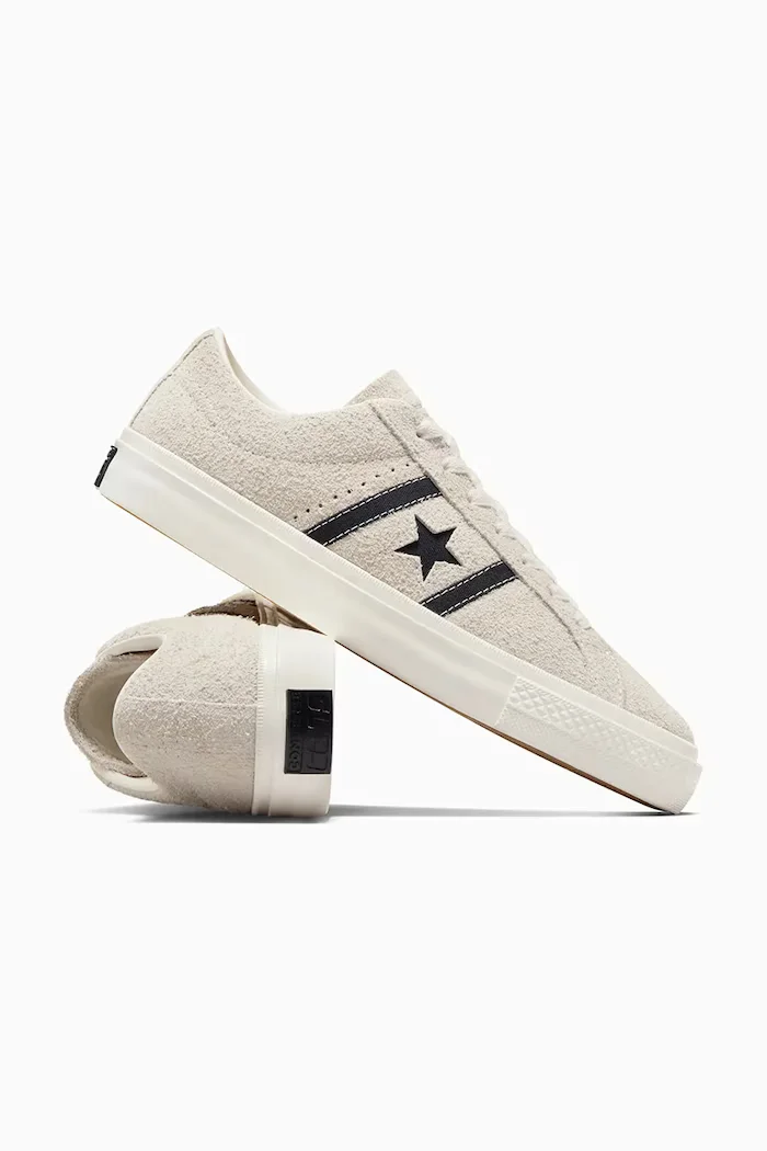 Converse Велурени кецове One Star Academy Pro в бежово A06424C