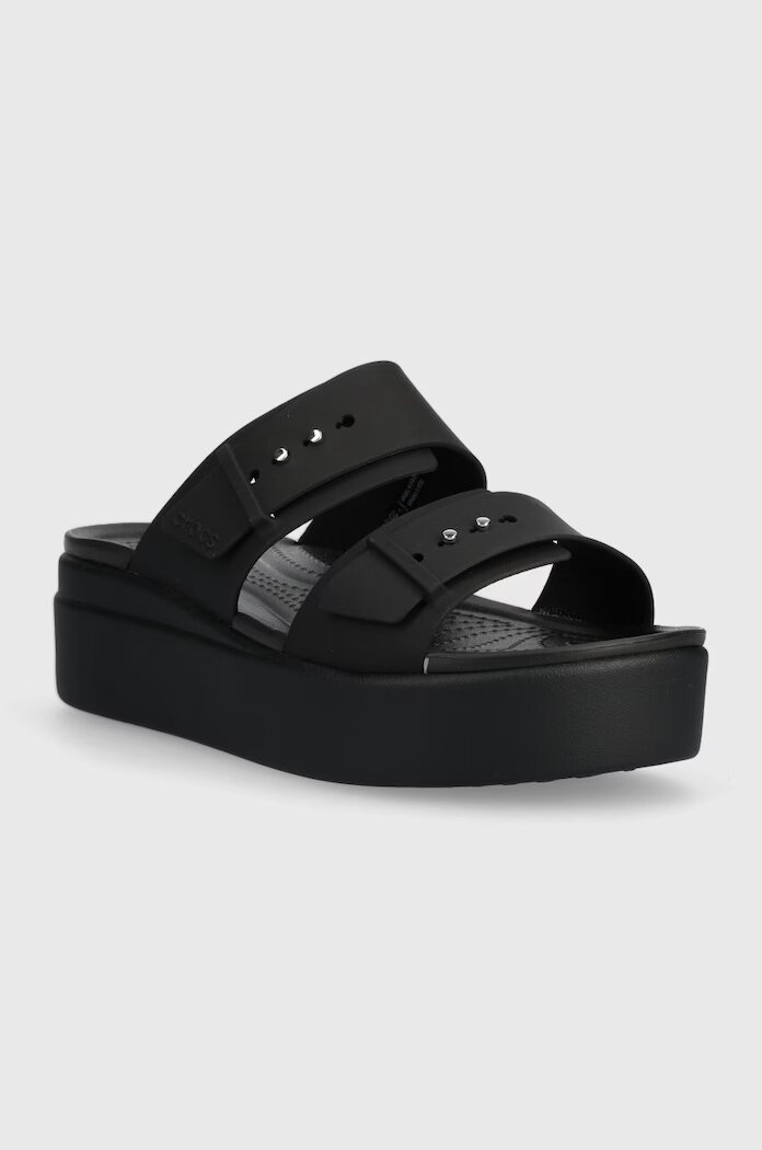 Crocs Чехли Brooklyn Low Wedge Sandal в черно с платформа 207431 208728