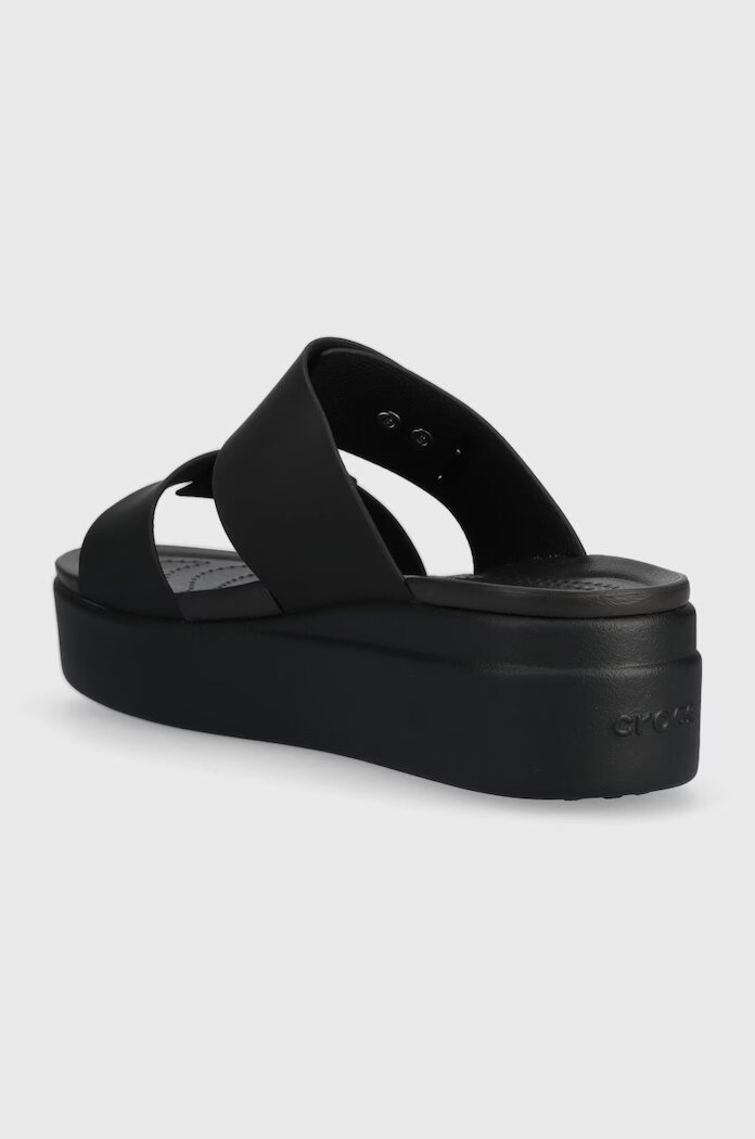 Crocs Чехли Brooklyn Low Wedge Sandal в черно с платформа 207431 208728