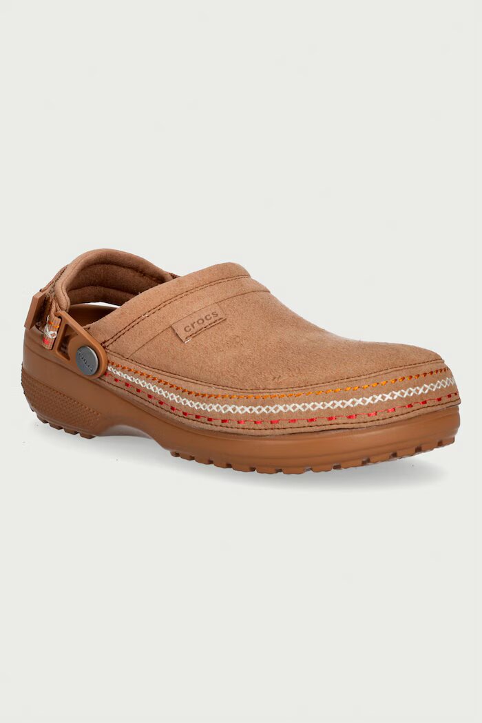 Crocs чехли дамски Classic Crafted Vegan Suede Stitch Clog кафяви 214048