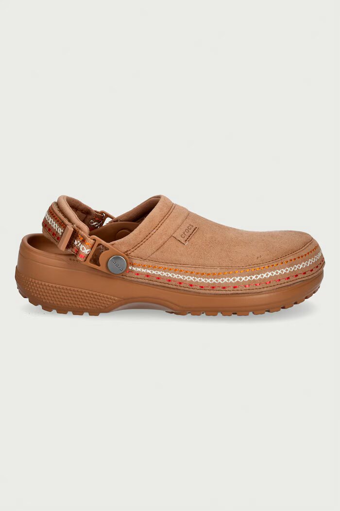 Crocs чехли дамски Classic Crafted Vegan Suede Stitch Clog кафяви 214048