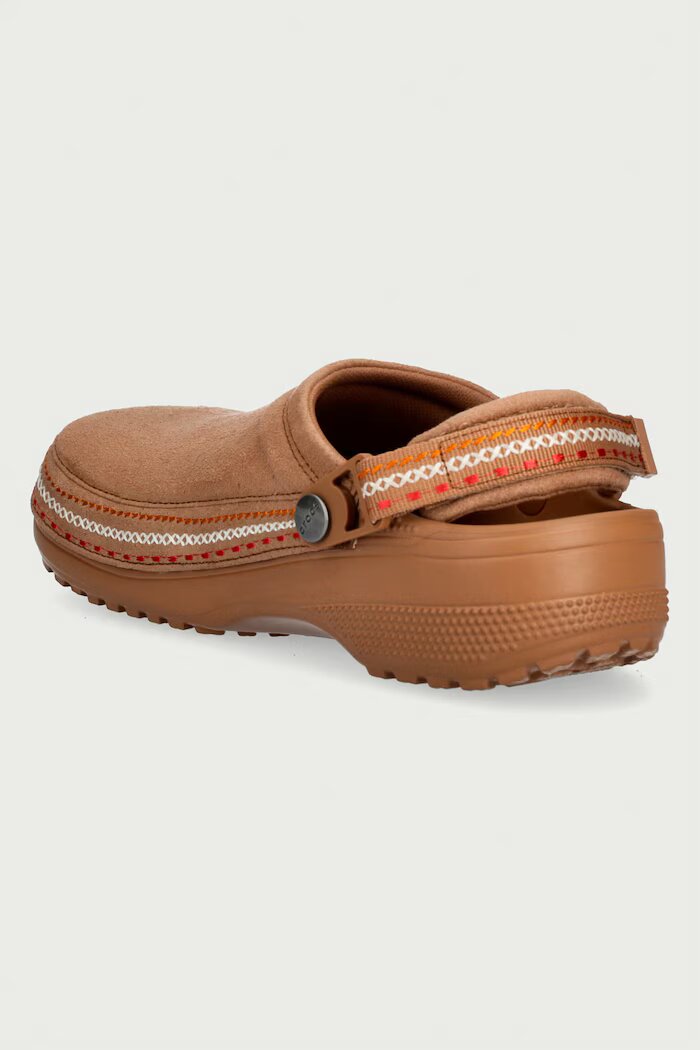 Crocs чехли дамски Classic Crafted Vegan Suede Stitch Clog кафяви 214048