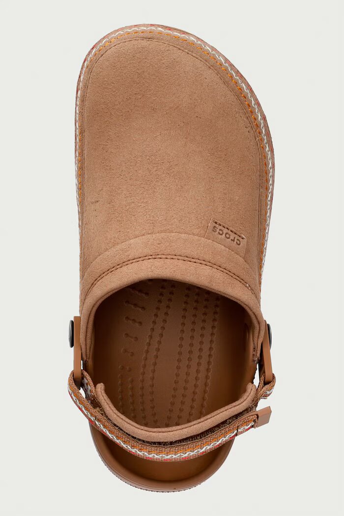 Crocs чехли дамски Classic Crafted Vegan Suede Stitch Clog кафяви 214048