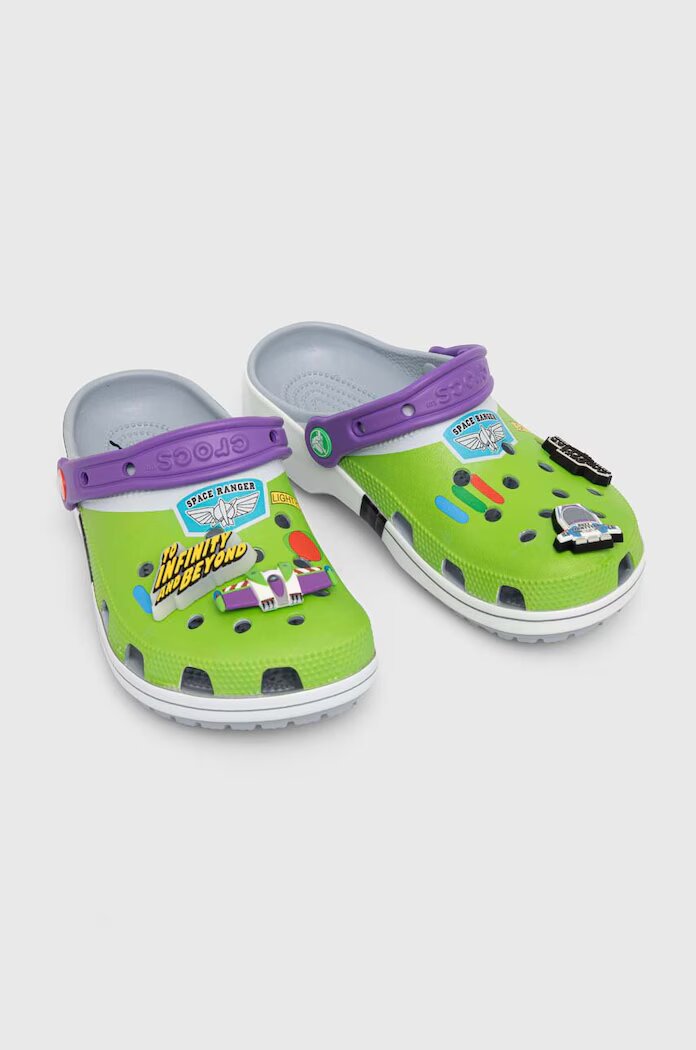 Crocs Чехли Toy Story Buzz Classic Clog в зелено 209545